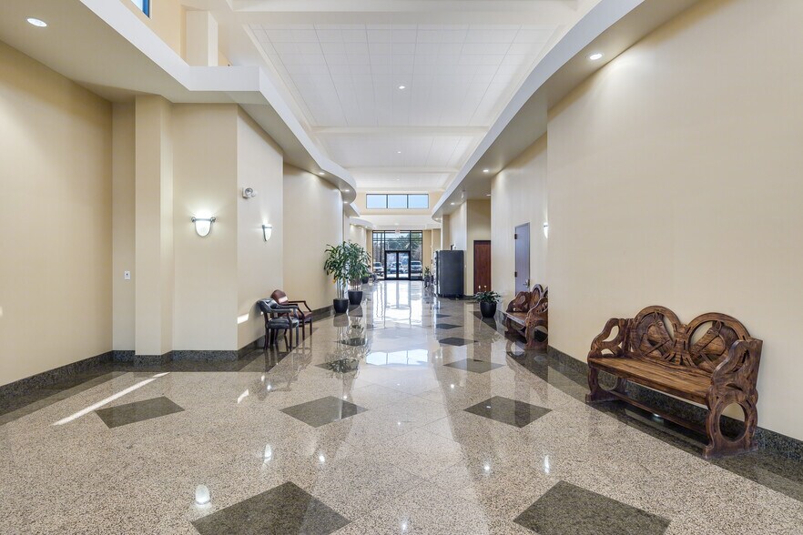 More Photos Of 22698 Professional Dr, Kingwood Medical For Lease