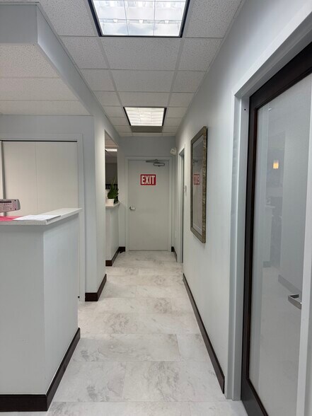 More Photos Of 225 Gordons Corner Rd, Manalapan Township Medical For Lease