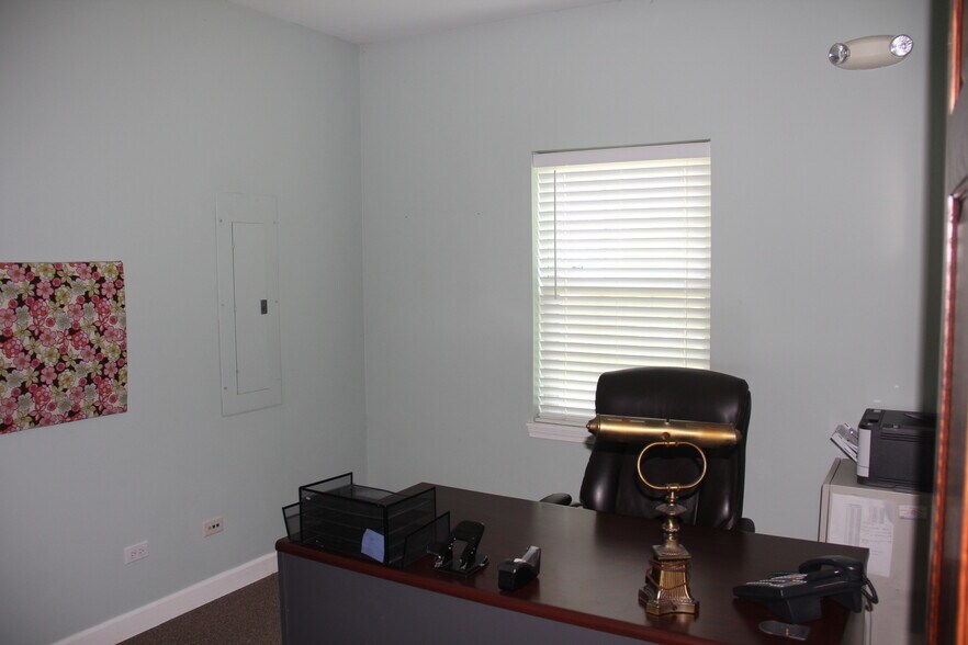 More Photos Of 15-17 Scrementi Ln, Steger Office For Sale
