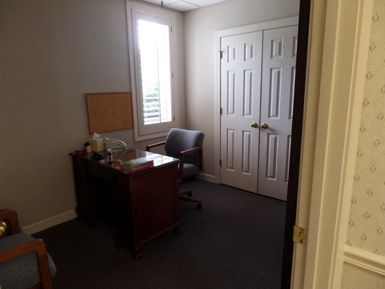 More Photos Of 316 E Harper St, Troy Medical For Sale