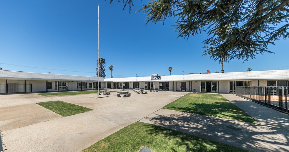 More Photos Of 1170 W Ramsey St, Banning Freestanding For Lease