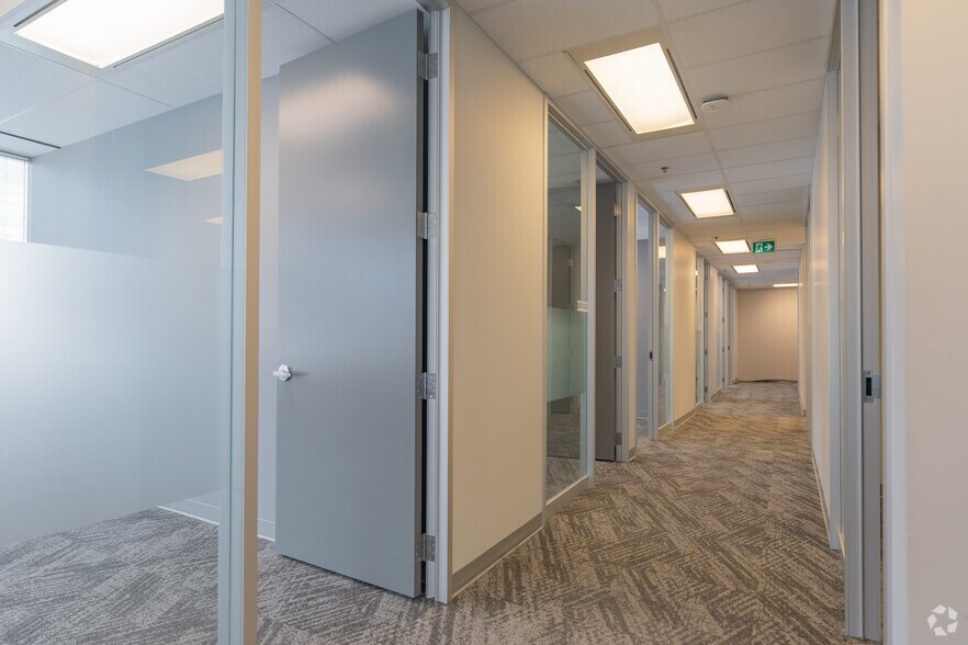 More Photos Of 55 Commerce Valley Dr W, Markham Unknown For Lease