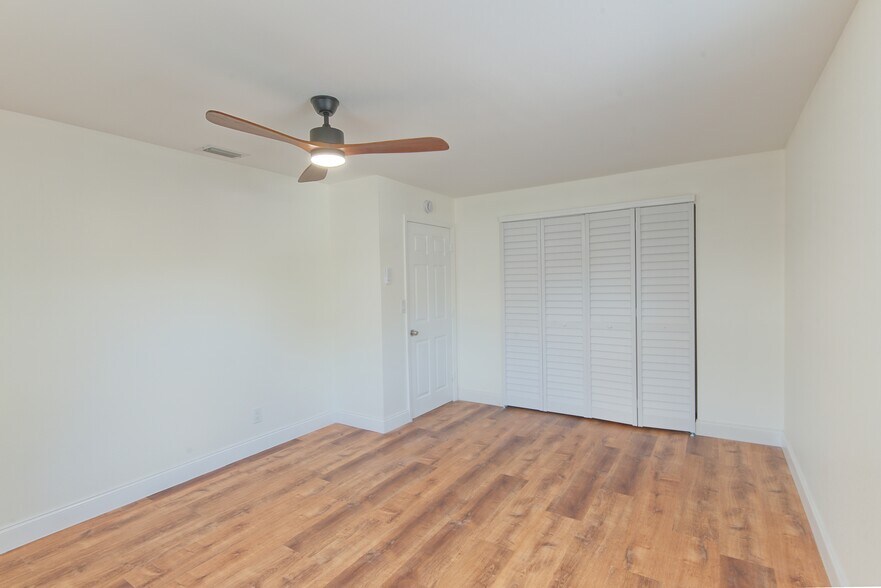 More Photos Of 1200 40th St S, Saint Petersburg Office For Sale