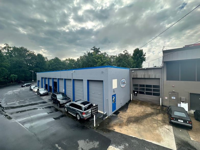 More Photos Of 3097 Piedmont Rd NE, Atlanta Freestanding For Lease