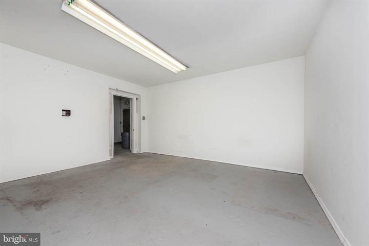 More Photos Of 242 S Dean St, Baltimore Warehouse For Lease