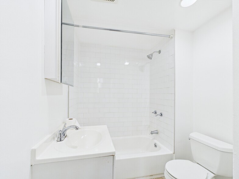More Photos Of 4714 Woodland Ave, Philadelphia Apartments For Sale