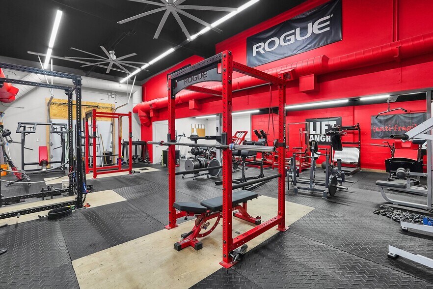 More Photos Of 10843 Foundation Rd, Croton Showroom For Sale