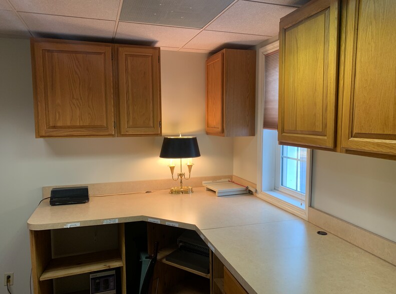 More Photos Of 8949 Manchester Rd, Brentwood Freestanding For Lease