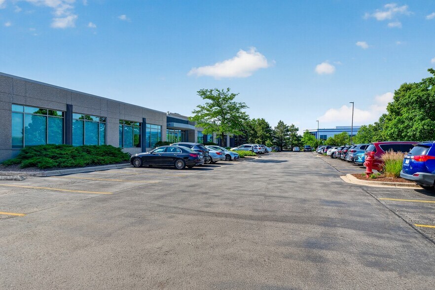 More Photos Of 2350 Ravine Way, Glenview Medical For Lease