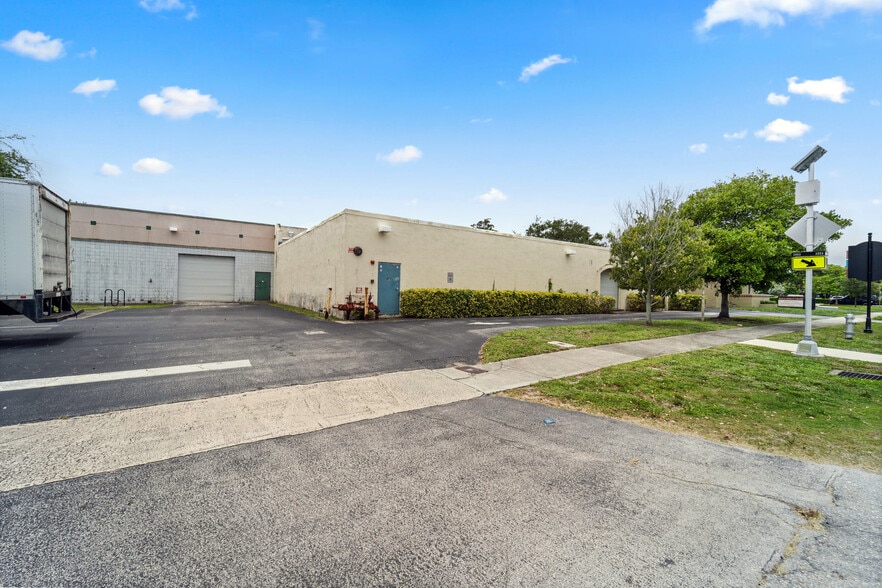 More Photos Of 139 NW 3rd St, Boca Raton Light Manufacturing For Sale