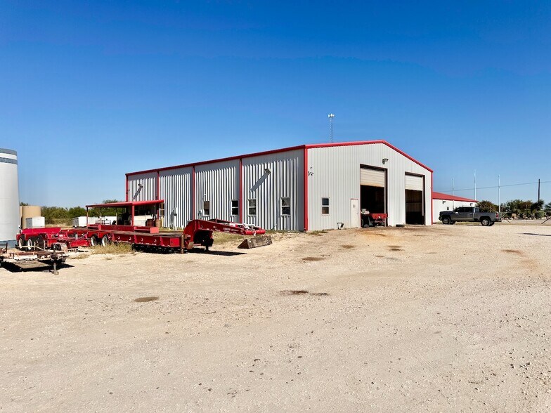 More Photos Of 14800 IH 35, Dilley Industrial For Sale