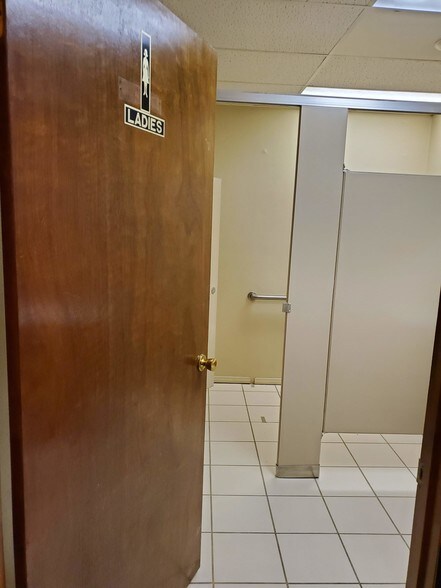 More Photos Of 2439 W 16th St, Indianapolis Storefront Retail Office For Sale