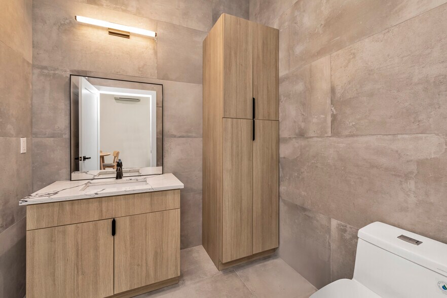 More Photos Of 1527 149th St, Whitestone Office For Lease