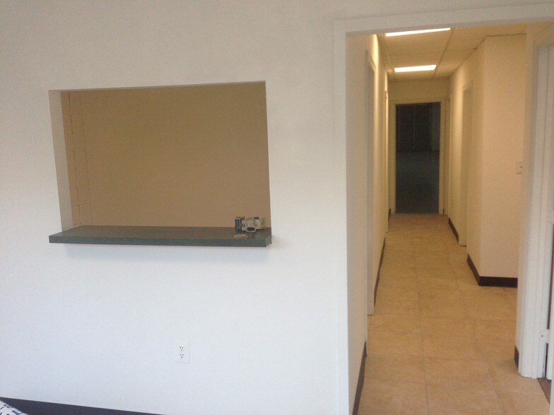 More Photos Of 16021 Industrial Dr, Gaithersburg Flex For Lease