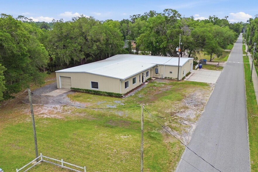 More Photos Of 623 Pleasant St, Lake Helen Flex For Lease