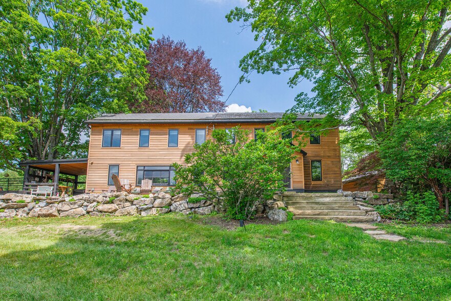 More Photos Of 62 Mount Pleasant Rd, Columbia Specialty For Sale