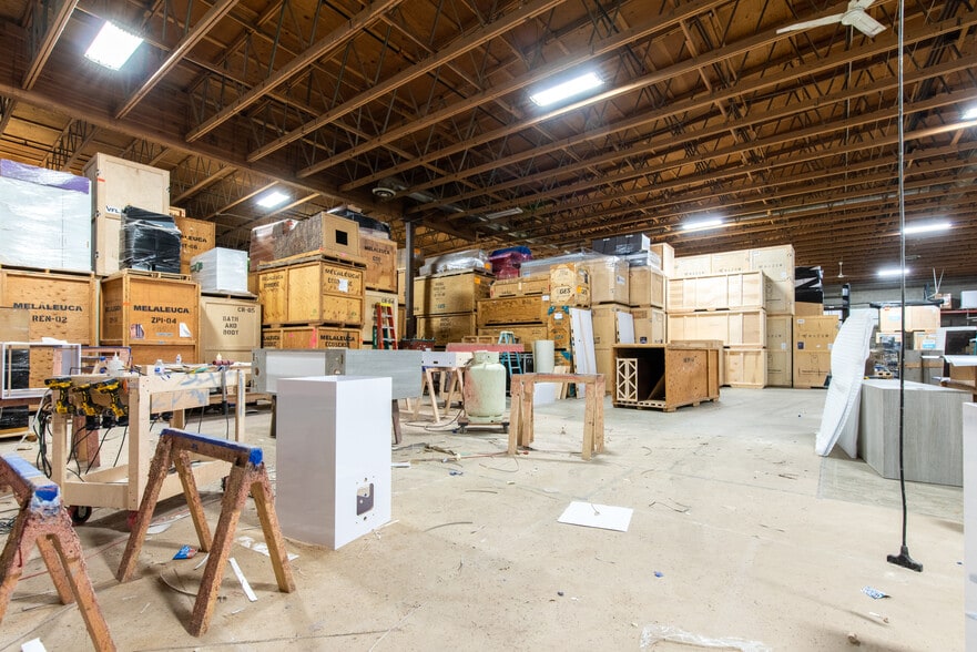 More Photos Of 248-282 W 33rd St, Ogden Distribution For Lease