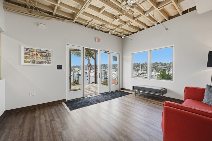 More Photos Of 1551 Shelter Island Dr, San Diego Hotel For Lease