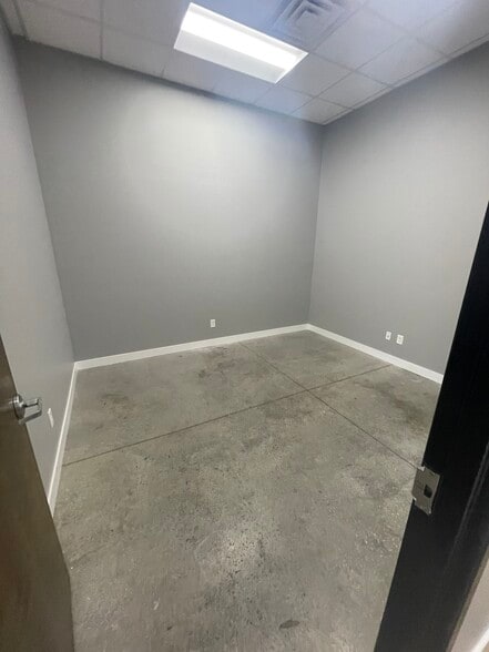 More Photos Of 675 Middle Tennessee Blvd, Murfreesboro Showroom For Lease
