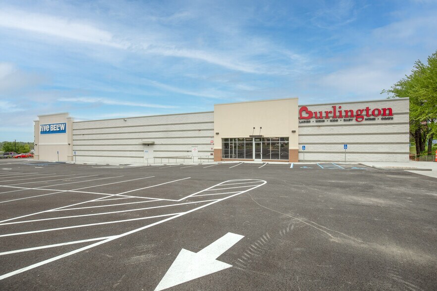 More Photos Of 10895 W Florissant Ave, Saint Louis Freestanding For Lease