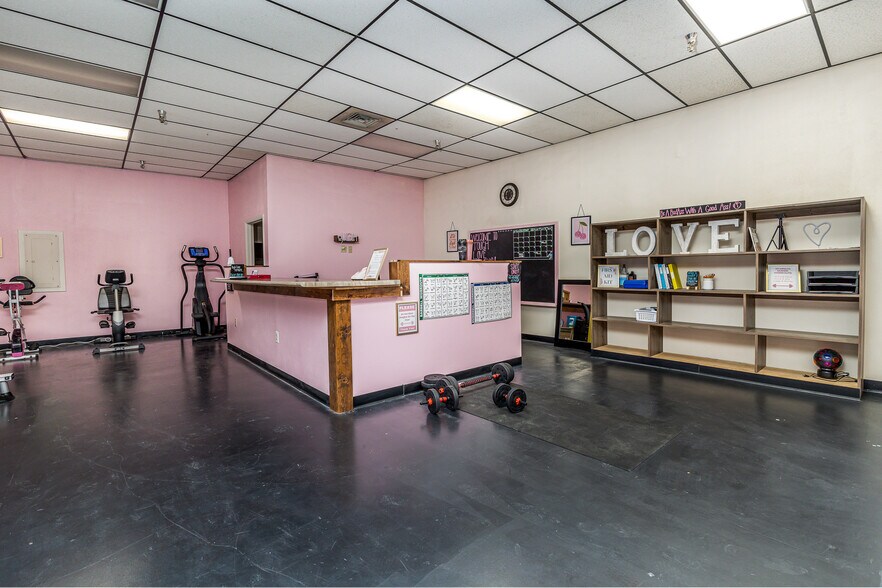 More Photos Of 128 W 8th St, Monroe General Retail For Sale