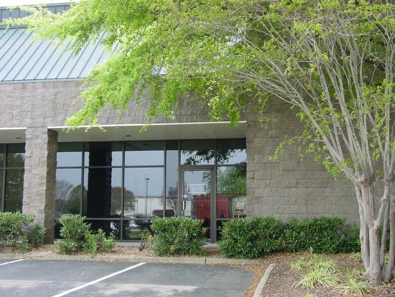 More Photos Of 500 Woodlake Dr, Chesapeake Light Manufacturing For Lease