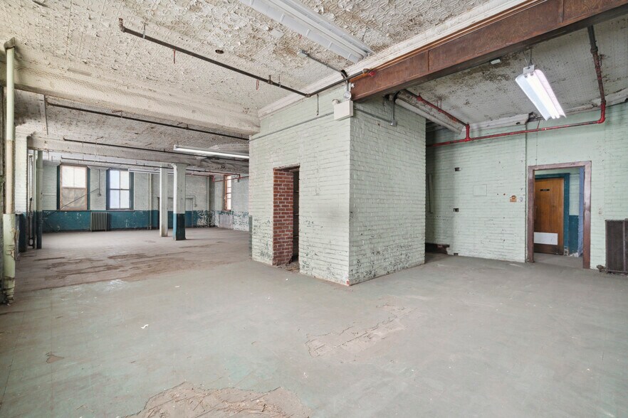 More Photos Of 2916 Weikel St, Philadelphia Warehouse For Sale