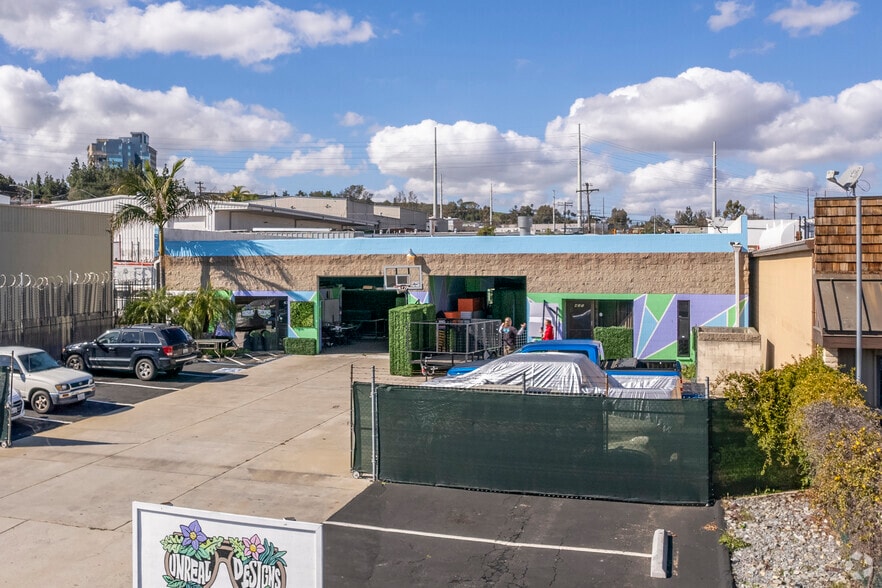 More Photos Of 435 Venture St, Escondido Service For Lease