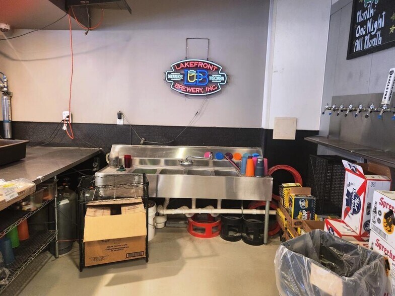 More Photos Of 2035-2045 E North Ave, Milwaukee Freestanding For Sale