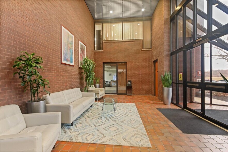 More Photos Of 100 Corporate Pl, Peabody Office For Lease