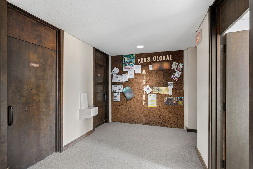 More Photos Of 8450 N Shermer Rd, Niles Religious Facility For Sale