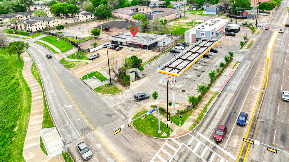 Primary Photo Of 3729 N MacGregor Way, Houston Convenience Store For Lease