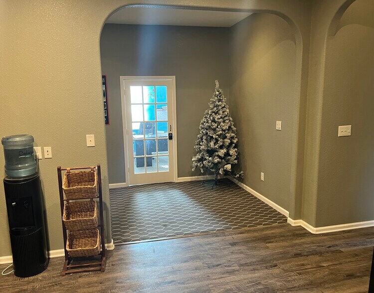 More Photos Of 15014 Iowa St, Austin Office Residential For Sale