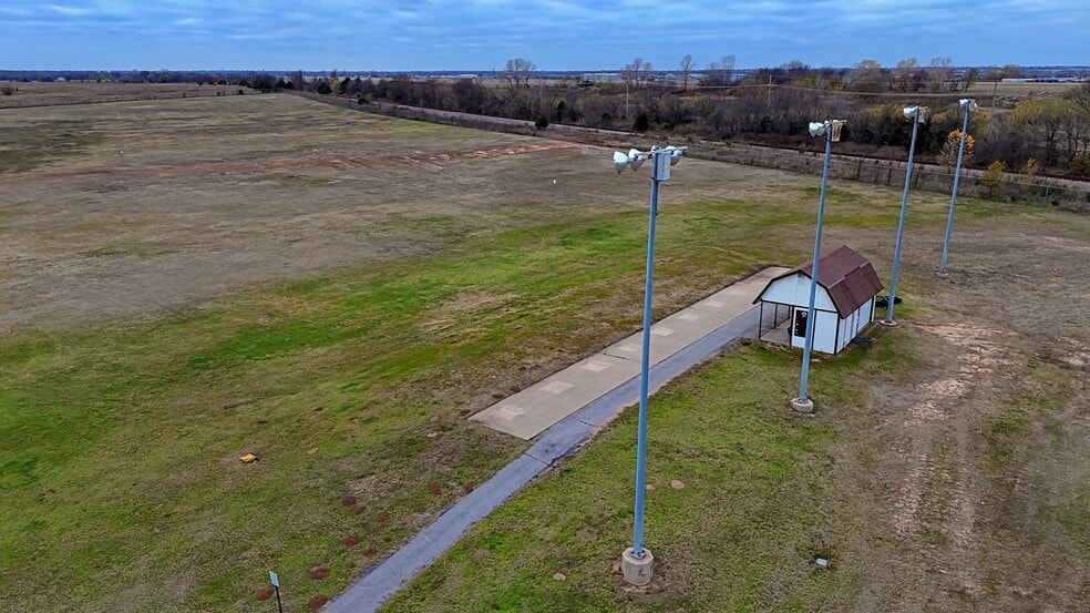 More Photos Of 400 W Martin Luther King Blvd, Duncan Sports And Entertainment For Sale