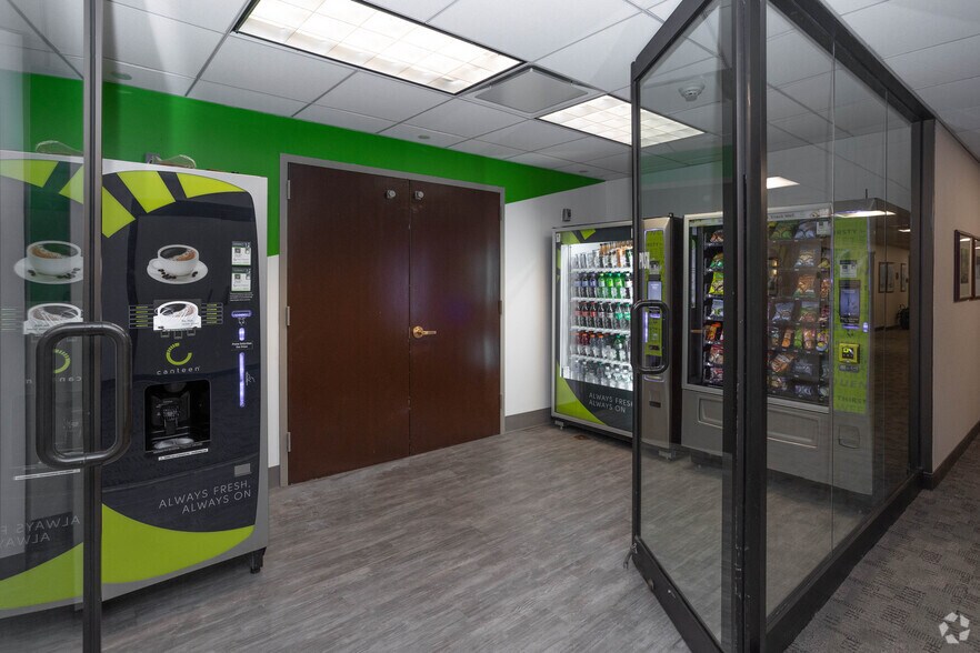 More Photos Of 900 Merchants Concourse, Westbury Office For Sale