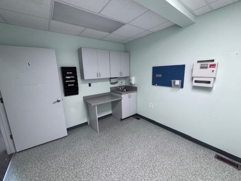 More Photos Of 2601 Annand Dr, Wilmington Medical For Sale