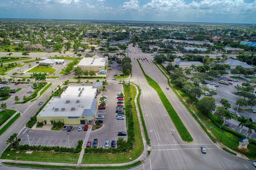 More Photos Of 4525 Thomasson Dr, Naples Storefront Retail Office For Sale