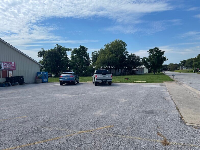 More Photos Of 1006 12th St, Hempstead General Retail For Sale