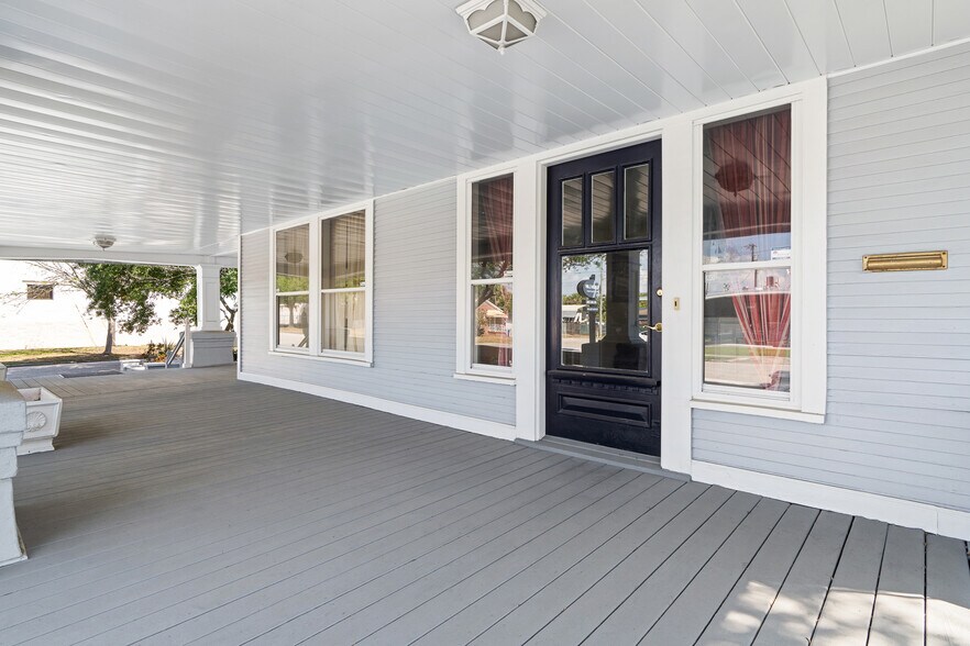 More Photos Of 1902 W Cass St, Tampa Office For Sale