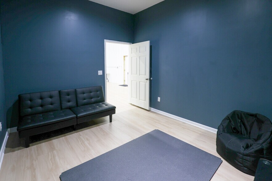 More Photos Of 240 Ball Park Loop, Ledbetter Flex For Sale
