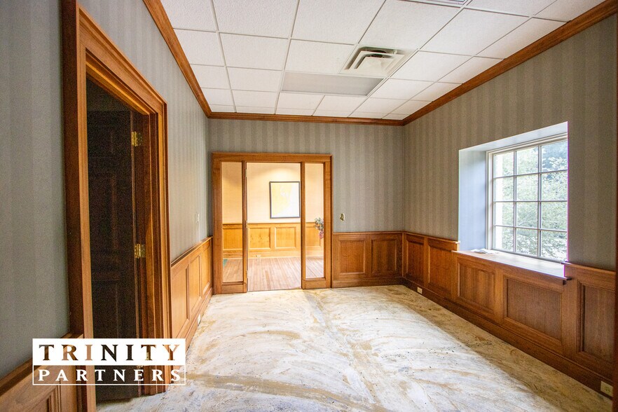 More Photos Of 4875 Forest Dr, Columbia Bank For Lease