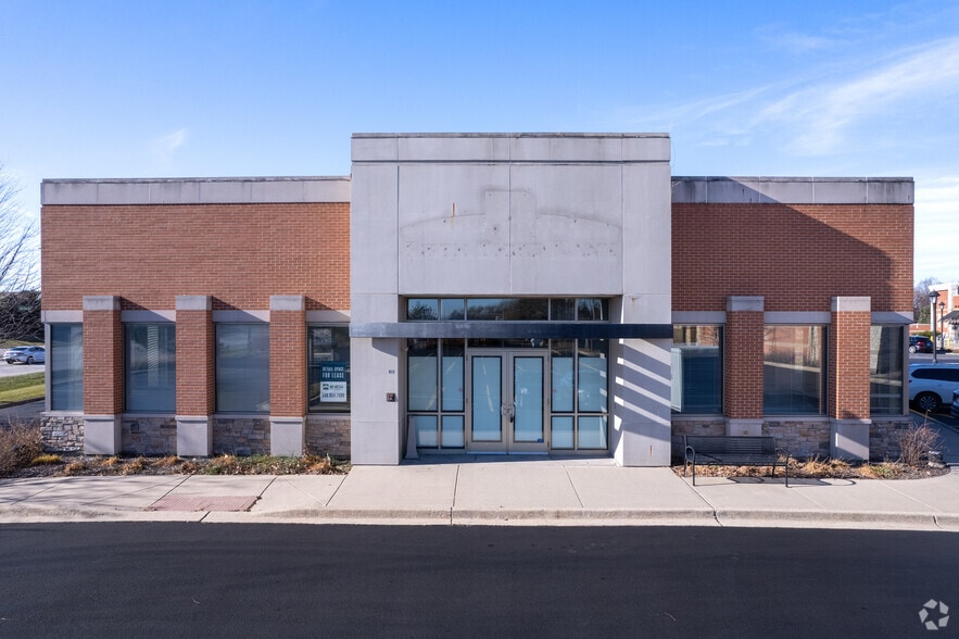 More Photos Of 930 Milwaukee Ave, Lincolnshire Unknown For Lease