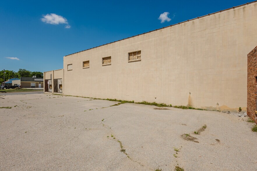 More Photos Of 470 N Seneca St, Wichita Warehouse For Sale