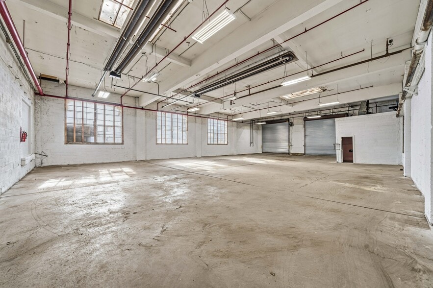 More Photos Of 370-376 Adams St, Newark Warehouse For Lease