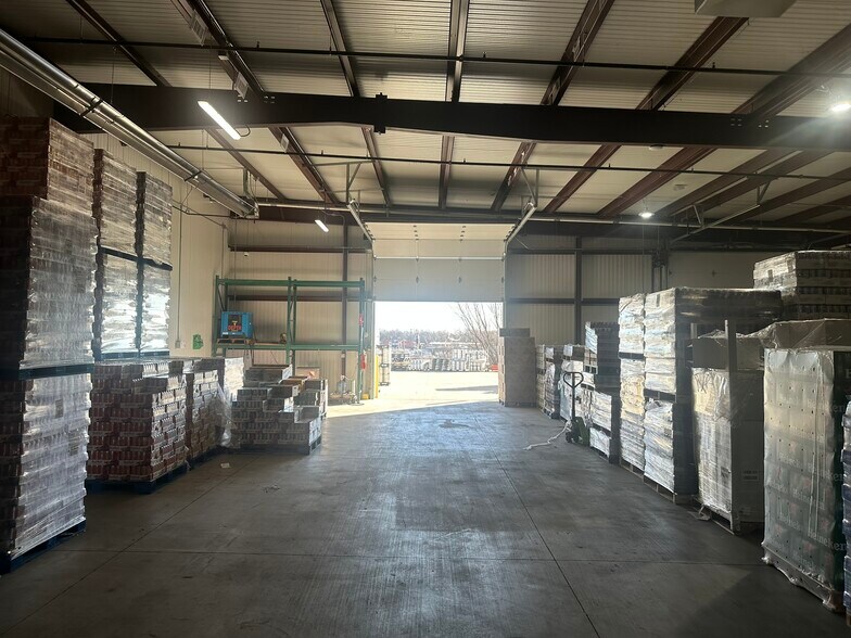 More Photos Of 400 SE Stafford St, Lawton Distribution For Sale