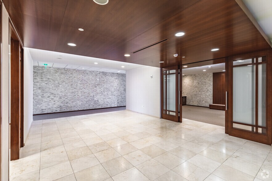 Photo of 20th Floor Ste 2000