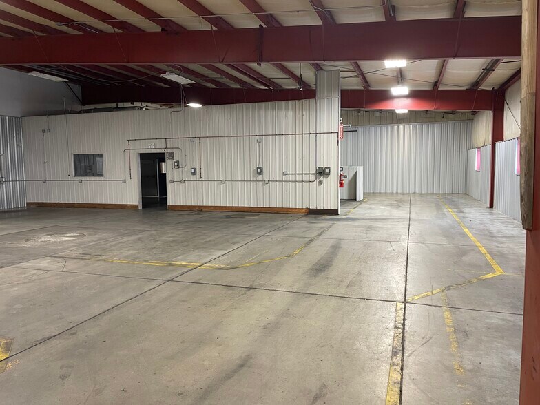 More Photos Of 1687 N Airport Rd, Fremont Manufacturing For Lease