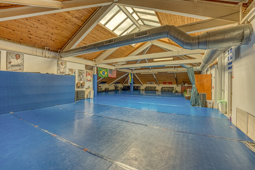 More Photos Of 45 Hanover St, Lebanon Restaurant For Lease