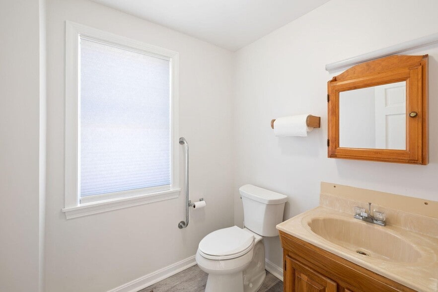 More Photos Of 15 Simpson Ln, Falmouth Office For Sale