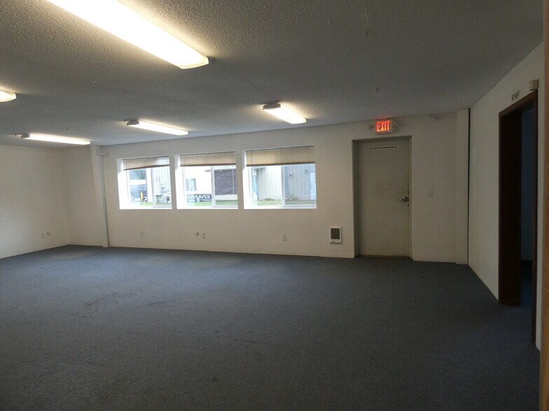 More Photos Of 281 W Business Park Loop, Shelton Warehouse For Lease